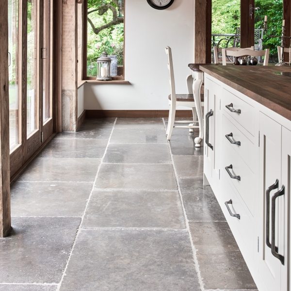 Mia Urbo Stone - Dart Grey - podloga kamienna Plytka Antykowany Bębnowany limestone Kalkstein fliesen antik (2)