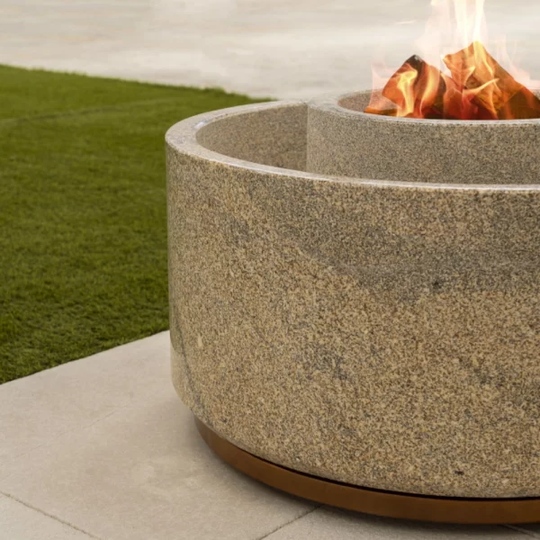 Mia-Urbo-Stone-Ignite-stone-fire-pit-bonfire-akmeninis-židinys-кам'яне-вогнище-каменный-очаг-Steinherd-kamenné-ohniště