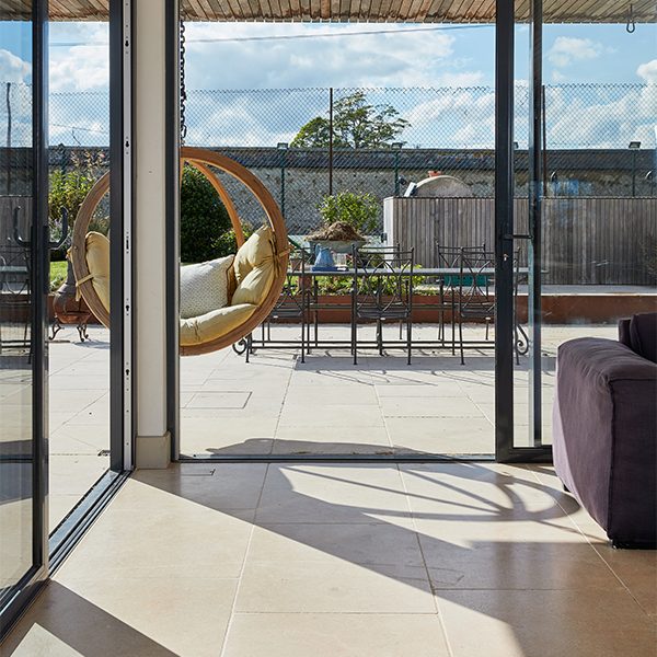 Mia Urbo Stone – Dee Delikatnie antykowana - podloga kamienna plytka wapienna - limestone tumbled - Kalkstein fliesen